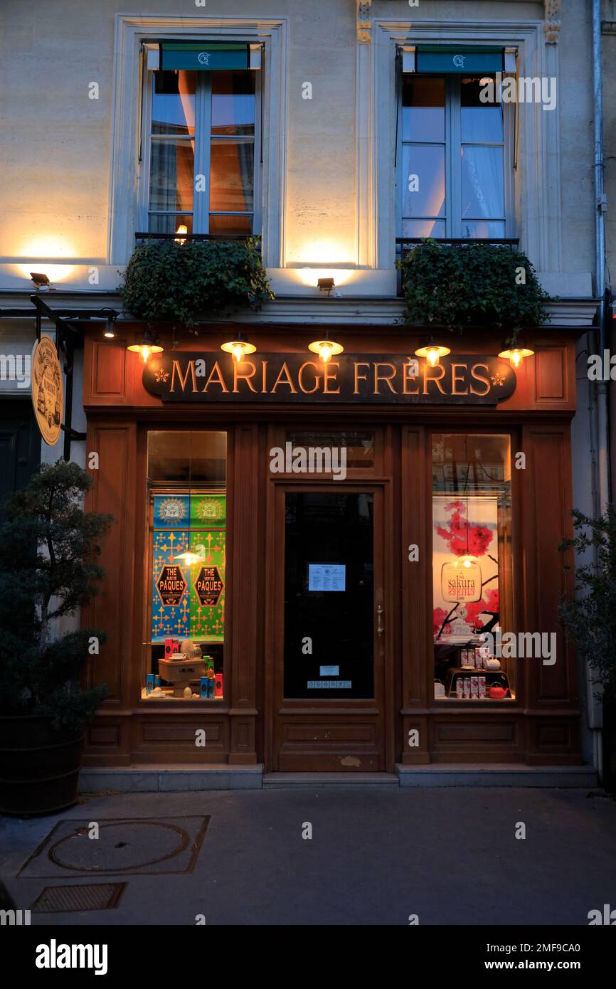 The night view of Mariage Frères tea shop.Paris.France Stock Photo - Alamy