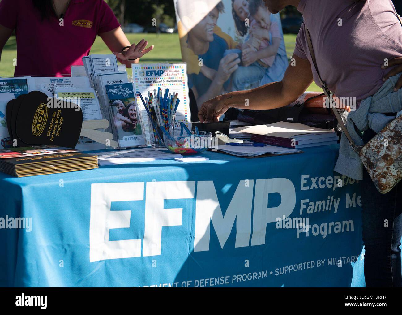 Fort Meade patrons visit the 70th Intelligence, Surveillance, and