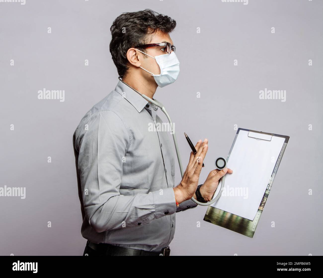 Professional Medical Trainer Teaching Future Doctors with Hands-On Experience, Holding a Clipboard, Providing Clinical Training and Expertise Training Stock Photo