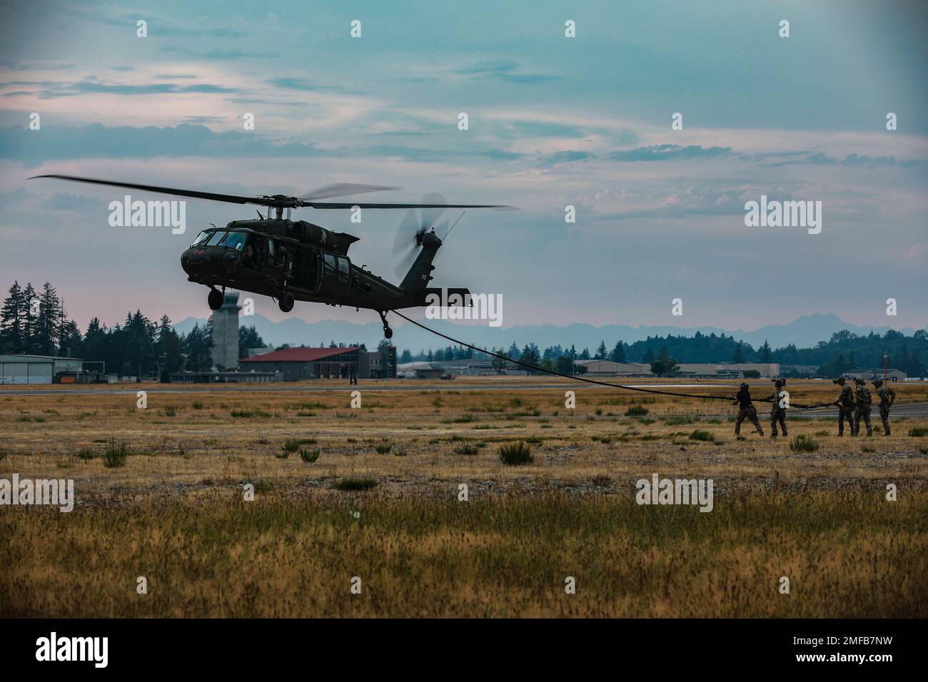 Soldiers from 1st Special Forces Group (Airborne), conduct Fast Rope ...