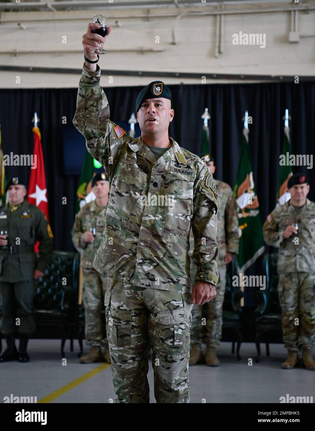 Lieutenant Colonel Patrick Toohey, commander, 4th Battalion, 1st Special Warfare Training Group (Airborne) toasts the Special Forces Regiment during a graduation ceremony at Fort Bragg, North Carolina August 18, 2022. The ceremony marked the completion of the Special Forces Qualification Course where Soldiers earned the honor of wearing the green beret, the official headgear of Special Forces. Stock Photo