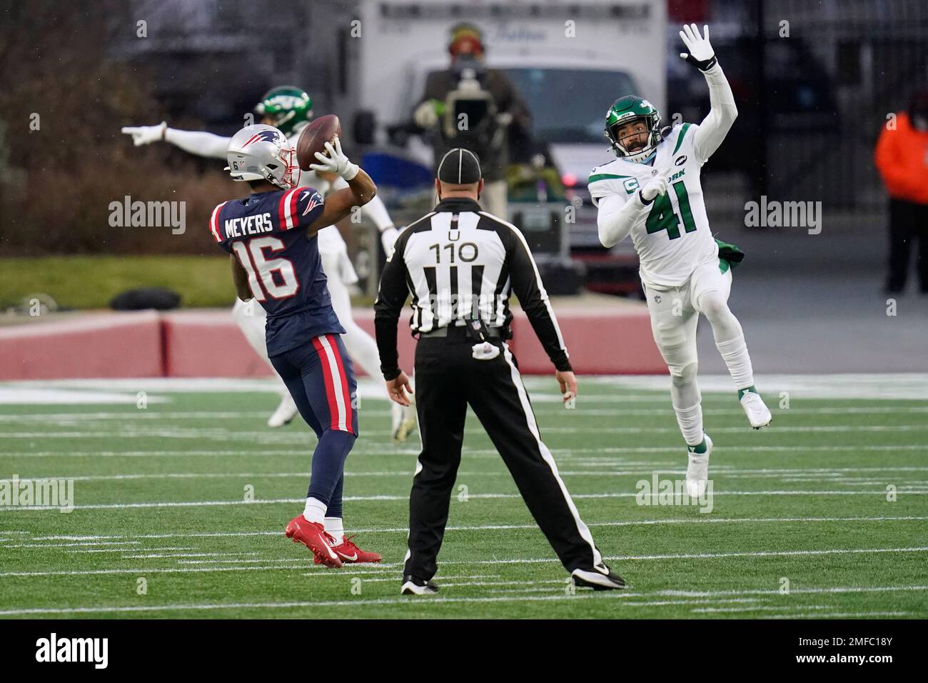 New York Jets safety Matthias Farley warms up before an NFL football game  against the Los Angeles Rams Sunday, Dec. 20, 2020, in Inglewood, Calif.  (AP Photo/Ashley Landis Stock Photo - Alamy