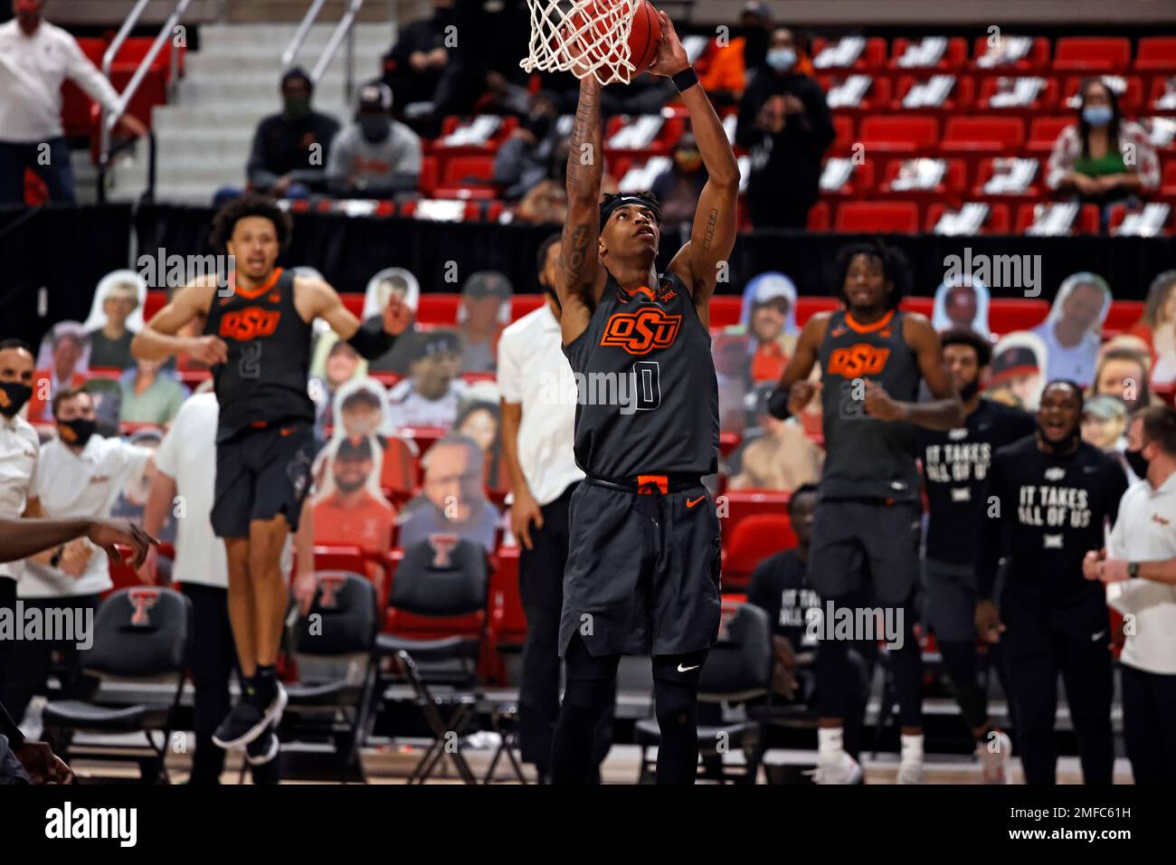 Oklahoma State's Avery Anderson III (0) scores the gamewinning shot