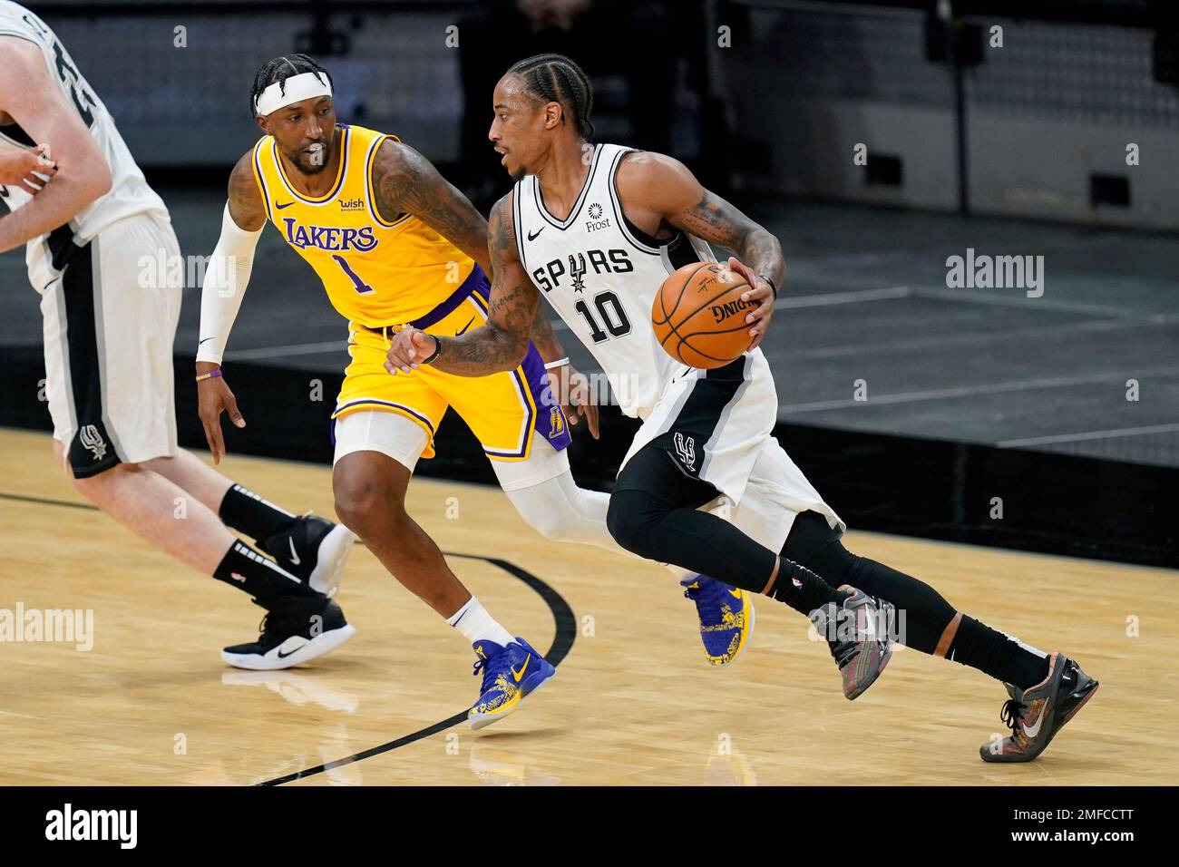 San Antonio Spurs guard DeMar DeRozan 10 drives around Los