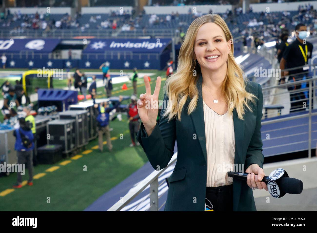 Fox Sports sideline reporter Shannon Spake in the operational zone(08)