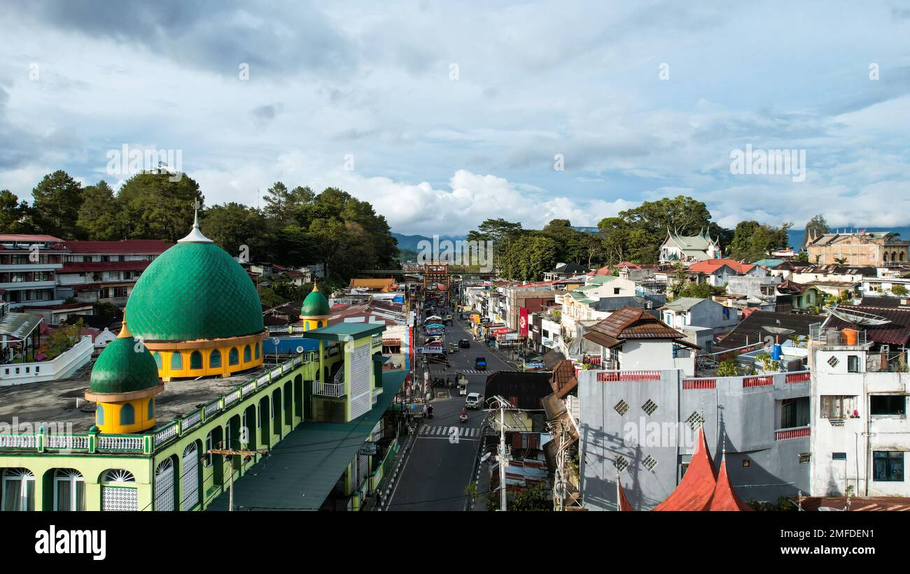 Aerial view of This bridge has a length of 90 metres and width of 3.8 metres connecting the fortress of Fort De Kock and Bukittinggi Zoo. Stock Photo