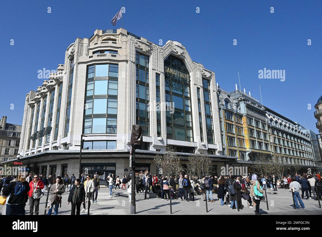 The front of the Louis Vuitton fashion store on the Champs-Élysées in Paris,  France. February 2020 Stock Photo - Alamy