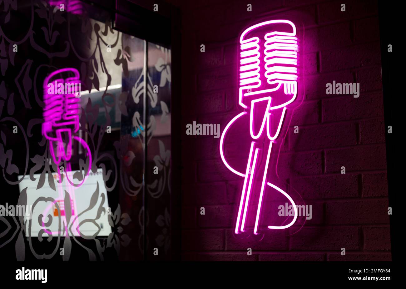 Pink neon microphone for an open mic karaoke bar Stock Photo Alamy