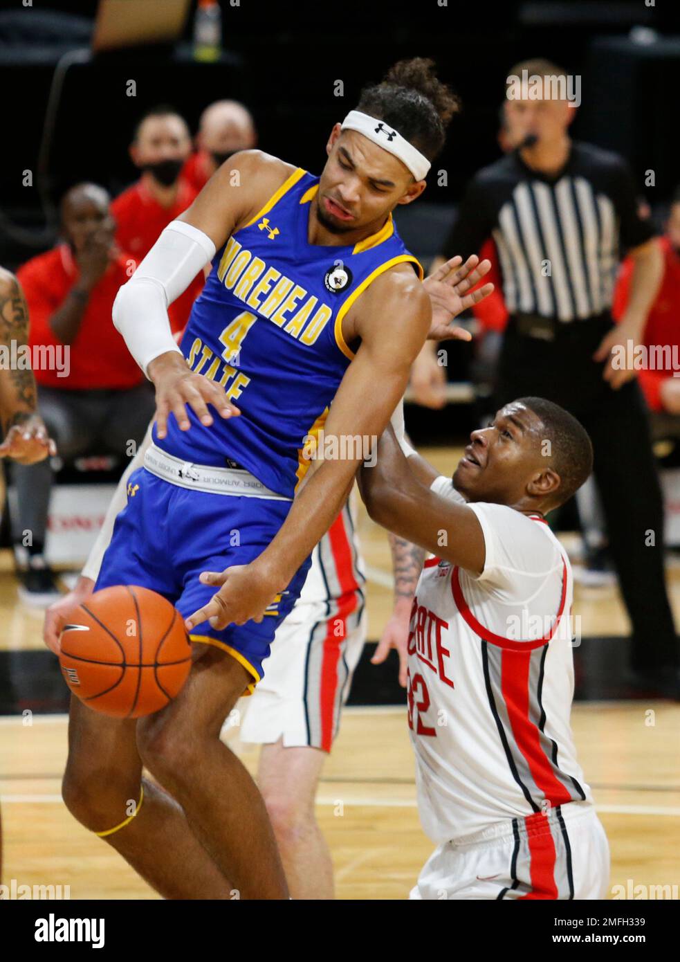 Morehead State forward Johni Broome (4) loses the ball against Ohio