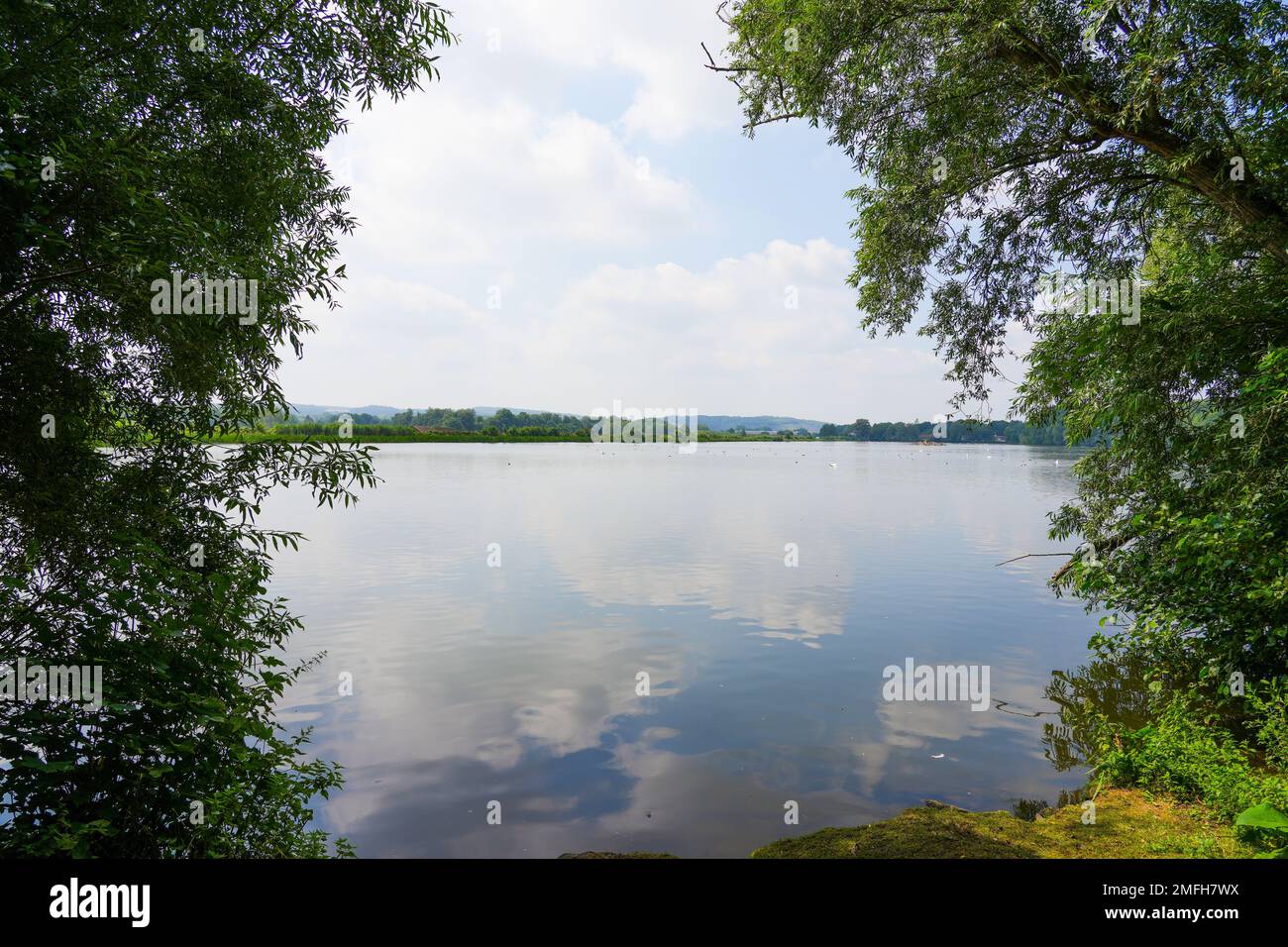 Hengsen reservoir in the Bahnwald nature reserve near Holzwickede. Ruhr reservoir in the Ruhr area. Landscape with a lake and the surrounding nature. Stock Photo