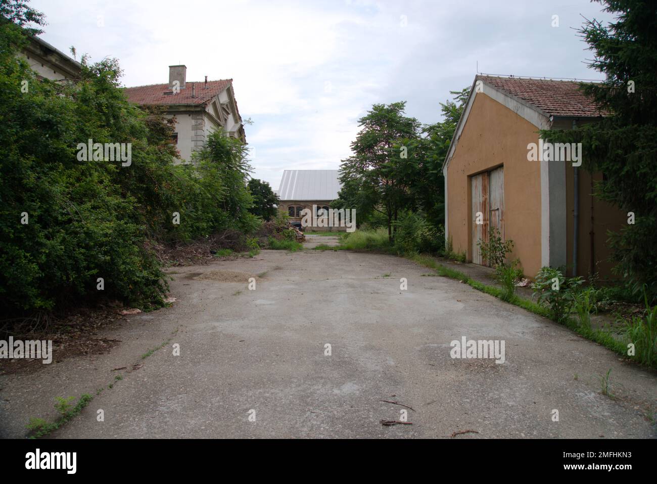 Military barracks hi-res stock photography and images - Alamy
