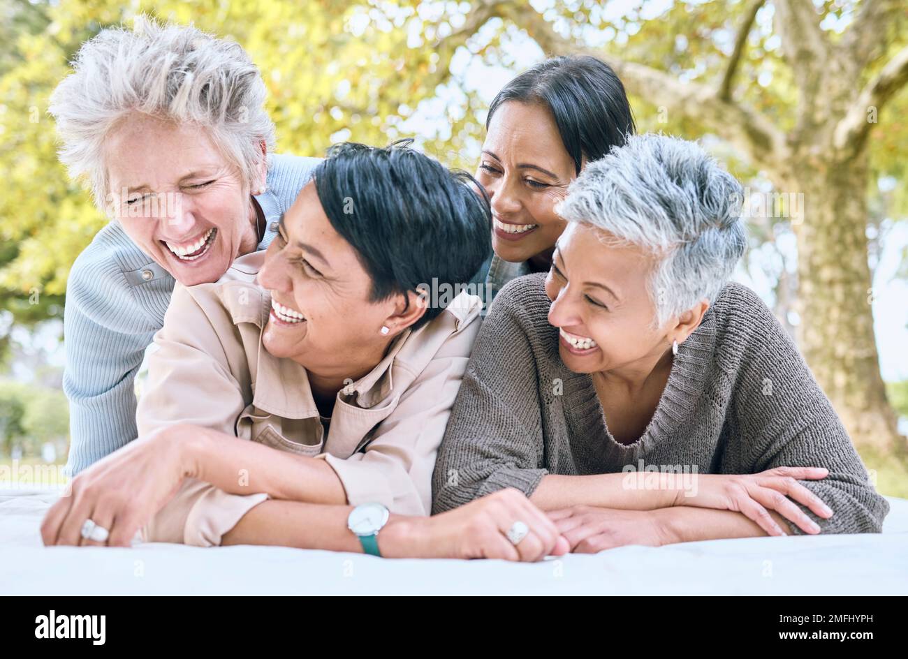 Funny old ladies friends hi-res stock photography and images - Alamy Funny old ladies friends hi-res stock photography and images - Alamy