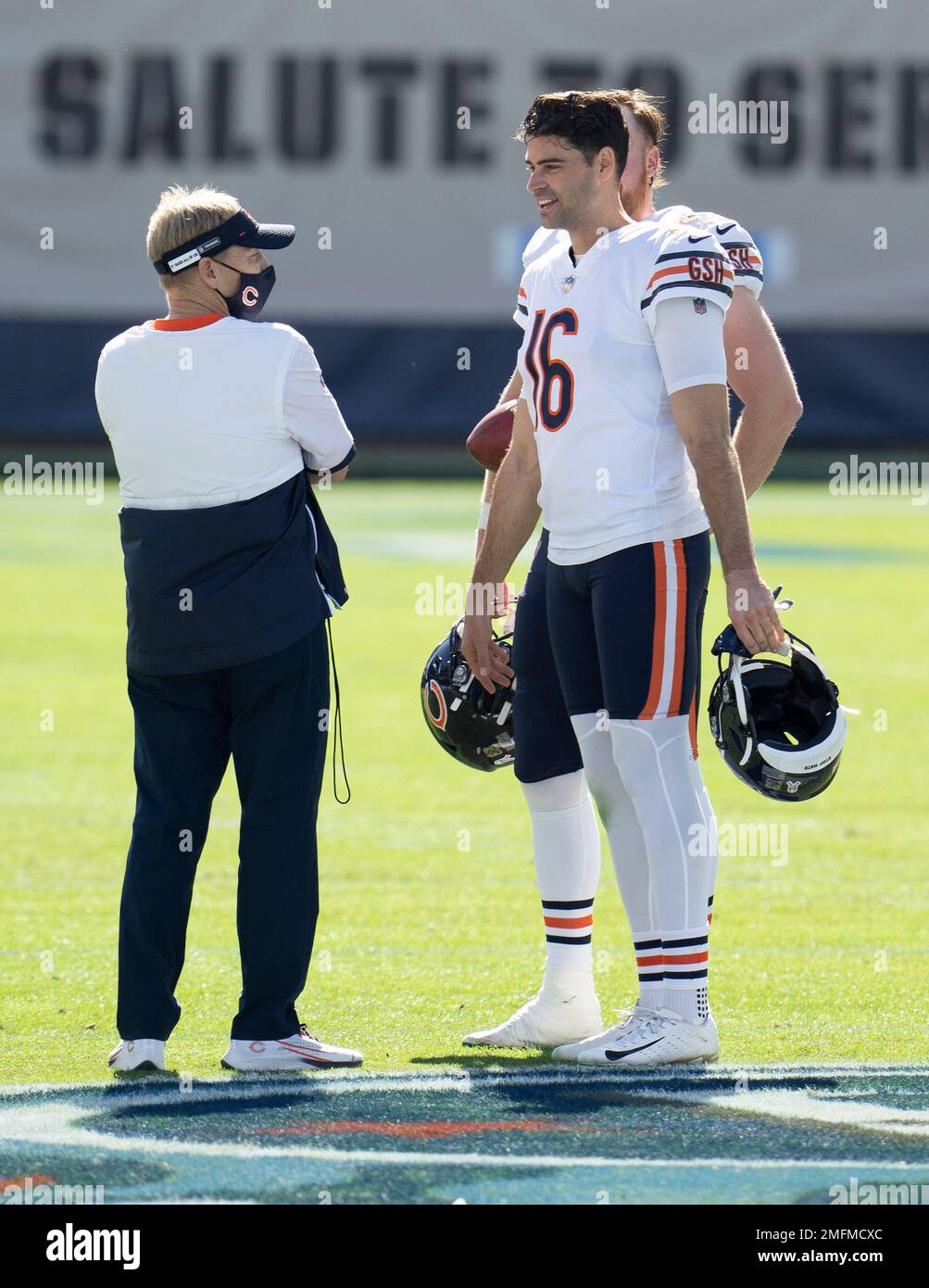 Chicago Bears punter Pat O'Donnell (16) talks with team members before an  NFL football game against the Tennessee Titans Sunday, Nov. 8, 2020, in  Nashville, Tenn. (AP Photo/Joe Howell Stock Photo - Alamy