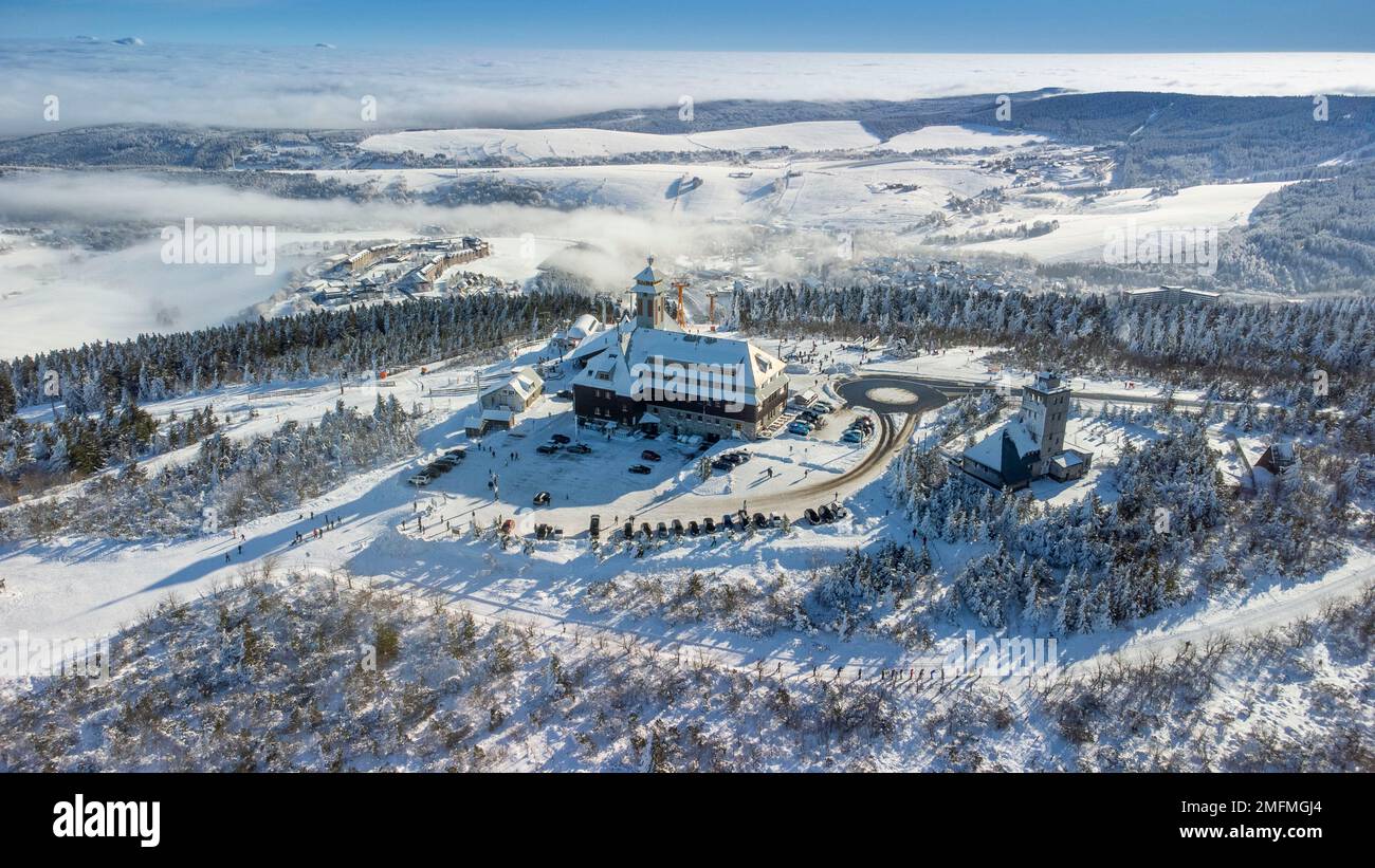 https://c8.alamy.com/comp/2MFMGJ4/oberwiesenthal-germany-25th-jan-2023-view-of-the-summit-of-the-fichtelberg-with-the-fichtelberghaus-shot-with-drone-in-saxonys-largest-alpine-ski-resort-on-the-fichtelberg-the-lifts-will-start-again-on-jan-25-2023-in-recent-days-snowmaking-has-continued-and-the-slopes-are-now-getting-the-finishing-touches-explained-the-managing-director-of-the-fichtelberg-schwebebahn-r-ltzsch-to-dpa-ski-lifts-on-the-fichtelberg-have-started-again-credit-bernd-mrzdpaalamy-live-news-2MFMGJ4.jpg