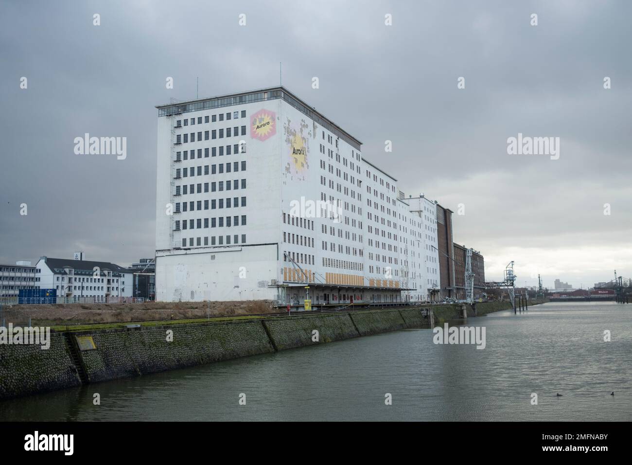 Köln, 26.12.22: Ein altes Fabrikgebäude mit Aurora Emblem.  Foto: pressefoto Mika Volkmann Stock Photo