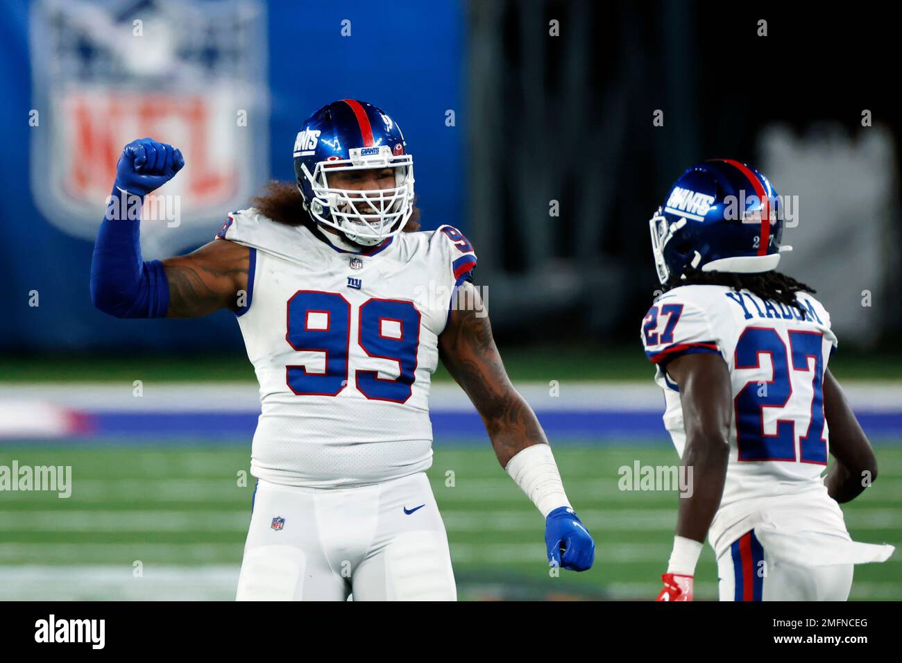 New York Giants' Leonard Williams (99) warms up before an NFL