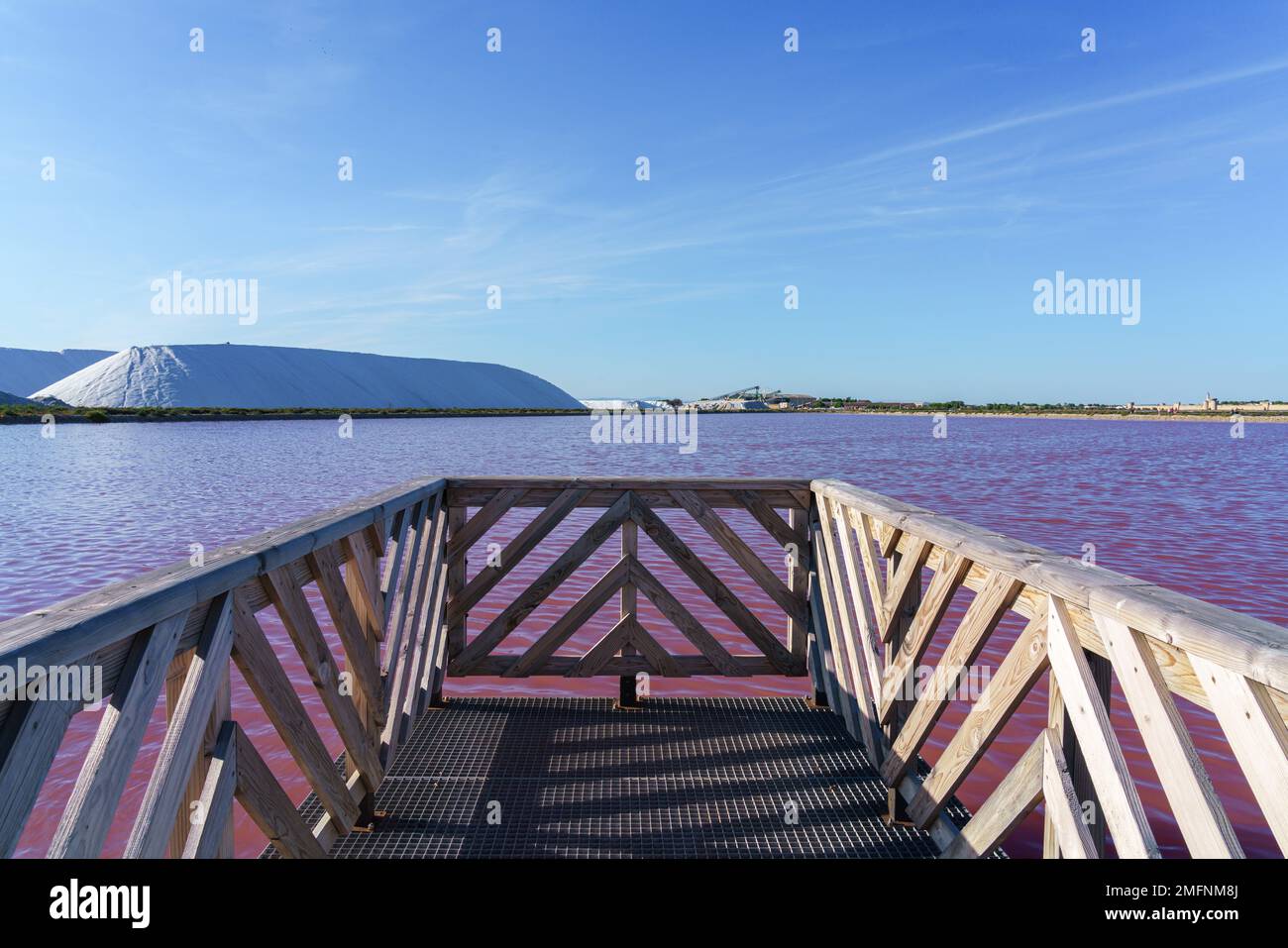 Pink salt lake at Salin d’Aigues-Mortes, South France Stock Photo