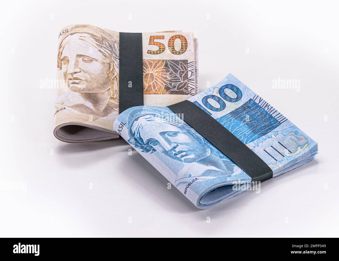 wad-of-money-from-brazil-thousand-reais-in-wad-of-money-100-reais