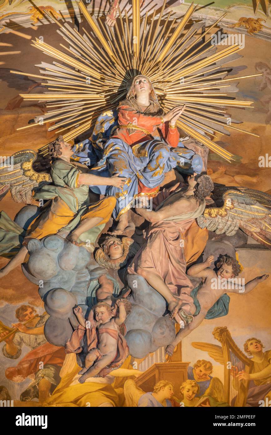 Statue virgin on main hi res stock photography and images Alamy