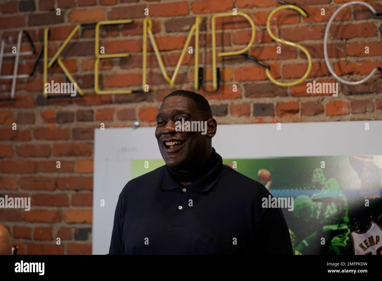 Sonics star Shawn Kemp opens cannabis store in Seattle
