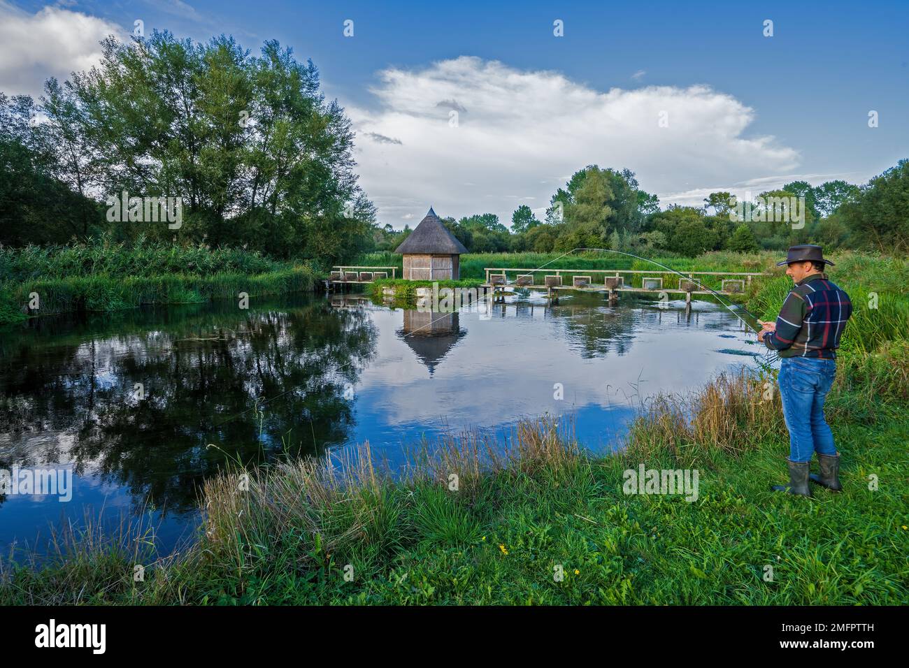 Fisherman's hut and eel traps across the River Test on the Leckford Estate at Longstock. Hampshire. England. UK Stock Photo
