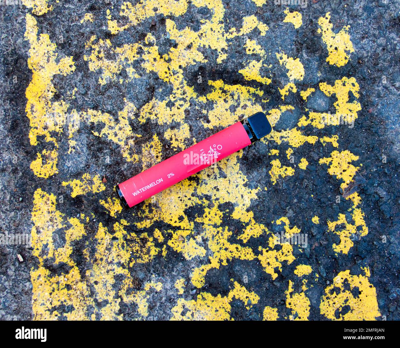 Glasgow, Scotland, UK 25th  January, 2023. Disposable vapes problem back in the news being sold to teenagers and found lying around everywhere not properly disposed of. Credit  Gerard Ferry/Alamy Live News Stock Photo