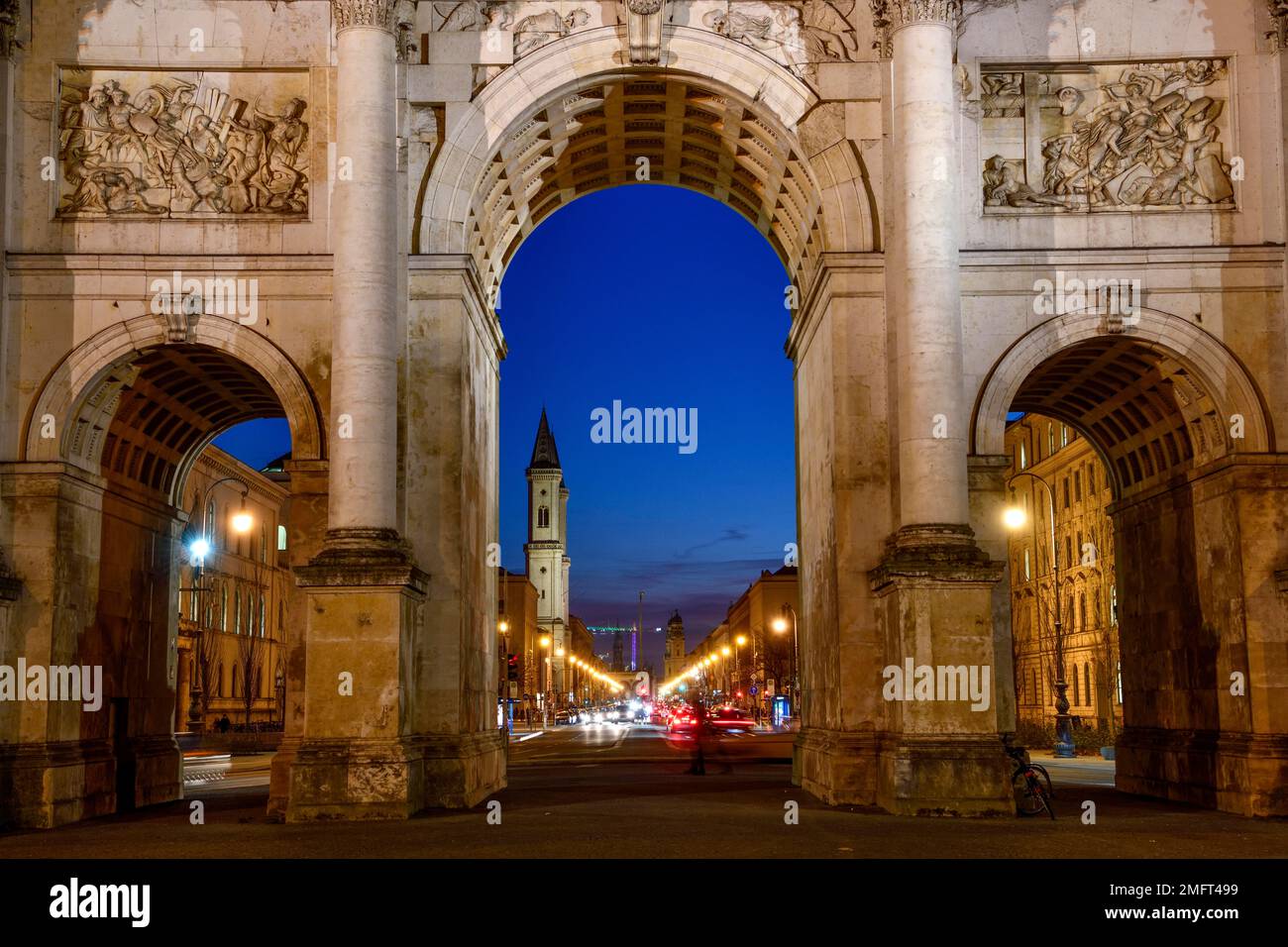 Siegestor by the architect Friedrich von Gaertner (1852), blue hour