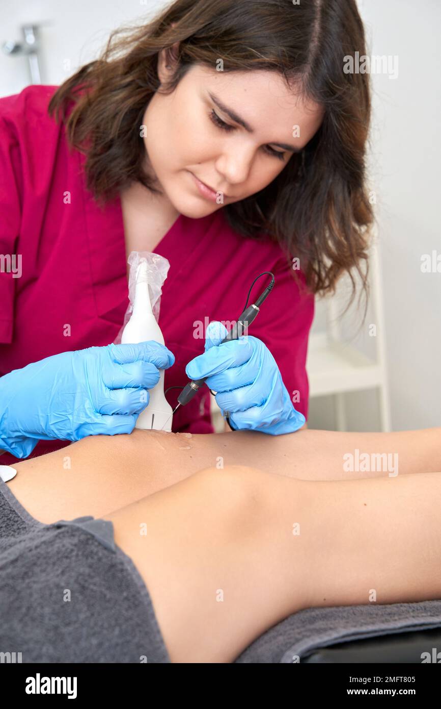 Electrolysis hi-res stock photography and images - Alamy