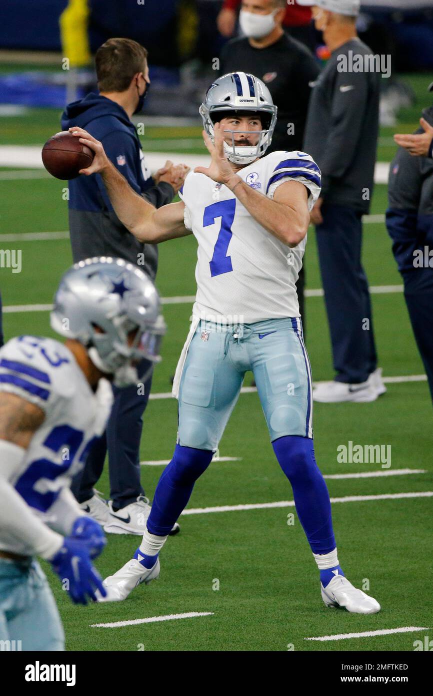 Dallas Cowboys quarterback Ben DiNucci (7) warms up prior to an