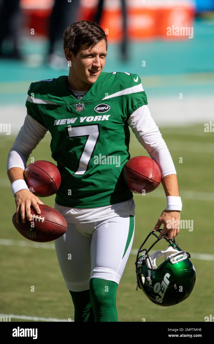 New York Jets punter Braden Mann (7) warms up on the field before