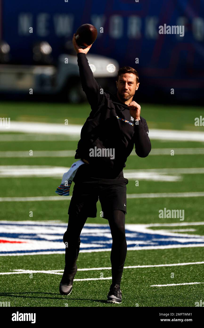 Washington Football Team quarterback Alex Smith (11) warms up before an NFL  football game against the New York Giants, Sunday, Oct. 18, 2020, in East  Rutherford, N.J. (AP Photo/Adam Hunger Stock Photo - Alamy