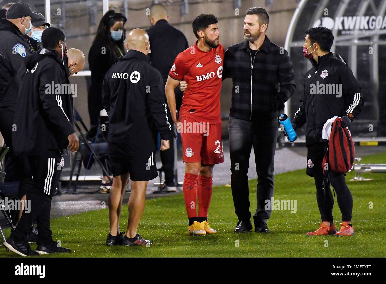 Toronto FC's Jonathan Osorio, third from right, talks with head coach ...