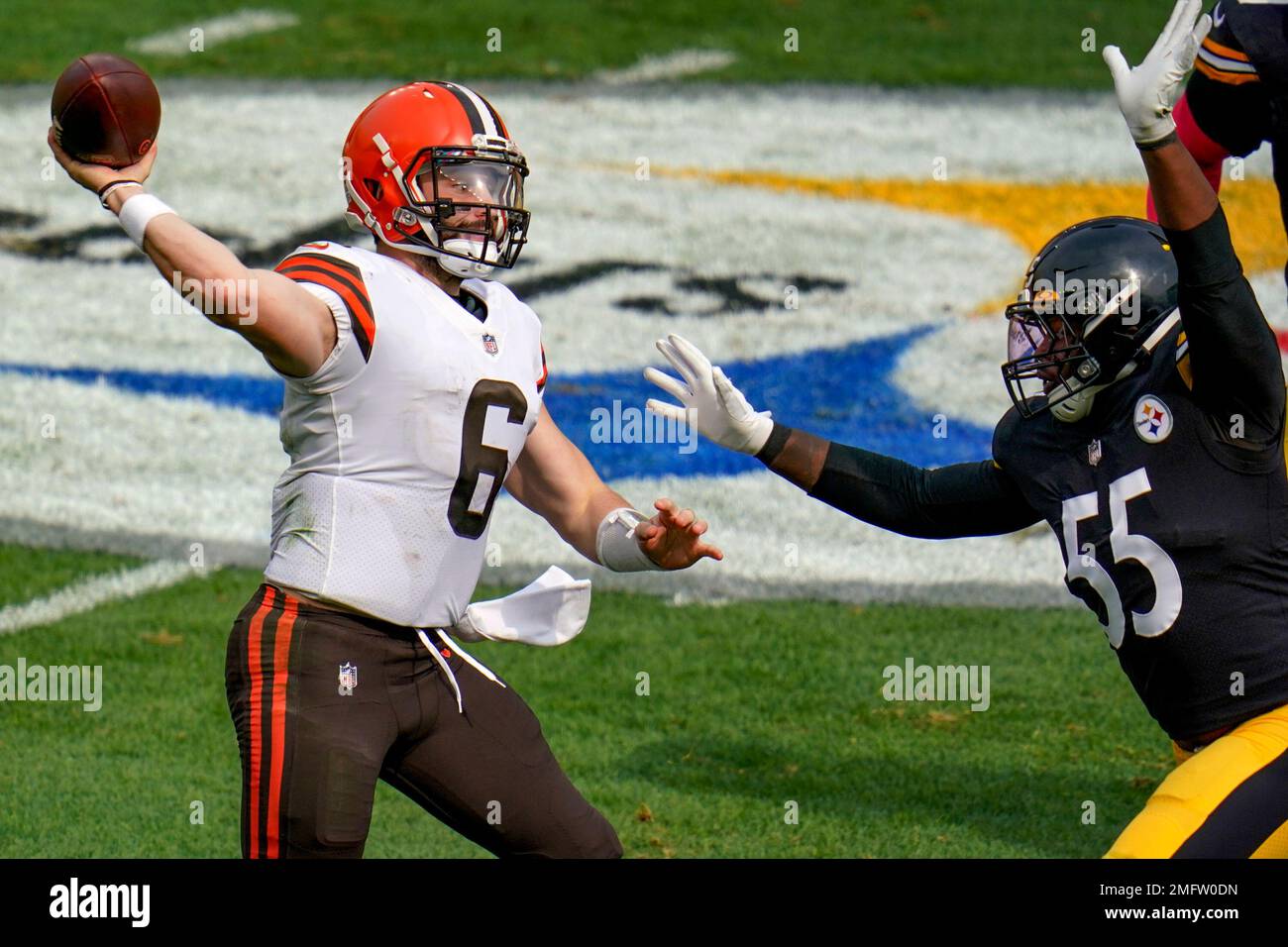 Baker Mayfield injury: Browns QB suffers injury, but returns to