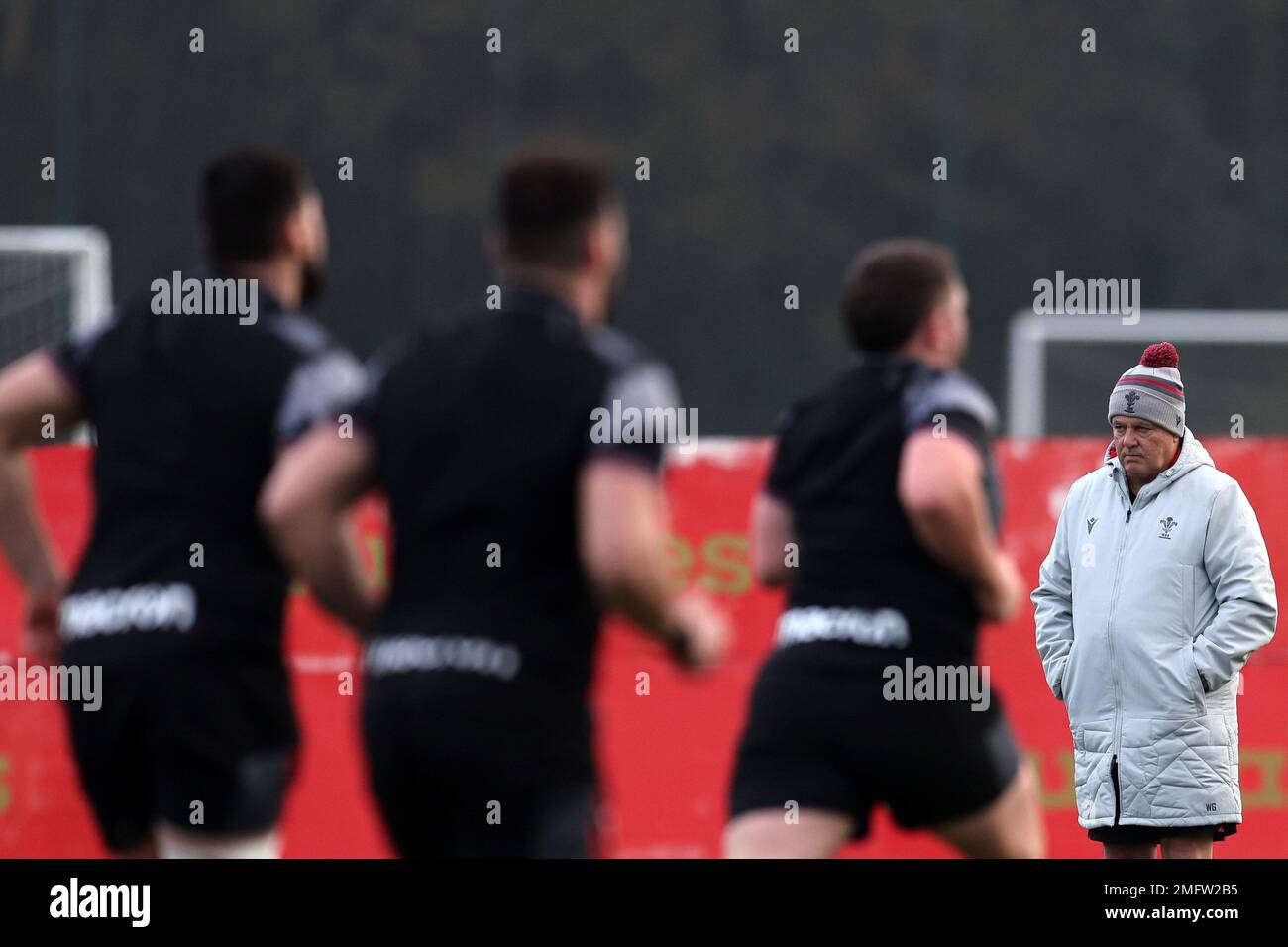 Cardiff, UK. 25th Jan, 2023. Warren Gatland, the head coach of Wales rugby team looks on during the Wales rugby training session, Vale of Glamorgan on Wednesday 25th January 2023. The team are preparing for this years Guinness Six nations championship . pic by Andrew Orchard/Andrew Orchard sports photography/ Alamy Live News Credit: Andrew Orchard sports photography/Alamy Live News Stock Photo