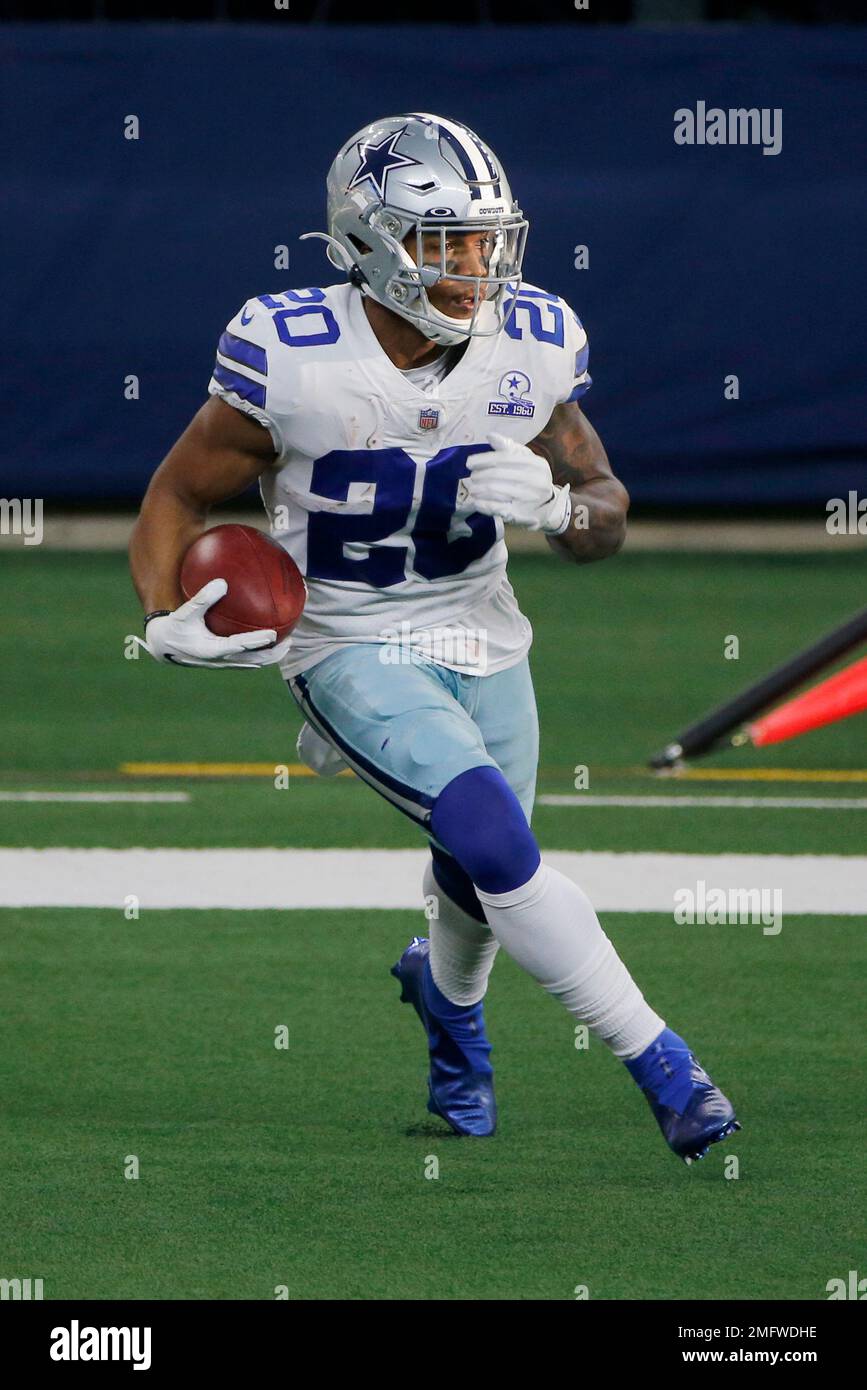 Arlington, Texas, USA. 29th Dec, 2019. Dallas Cowboys running back Tony  Pollard (20) tries to pull down a high pass during an NFL football game  between the Washington Redskins and Dallas Cowboys