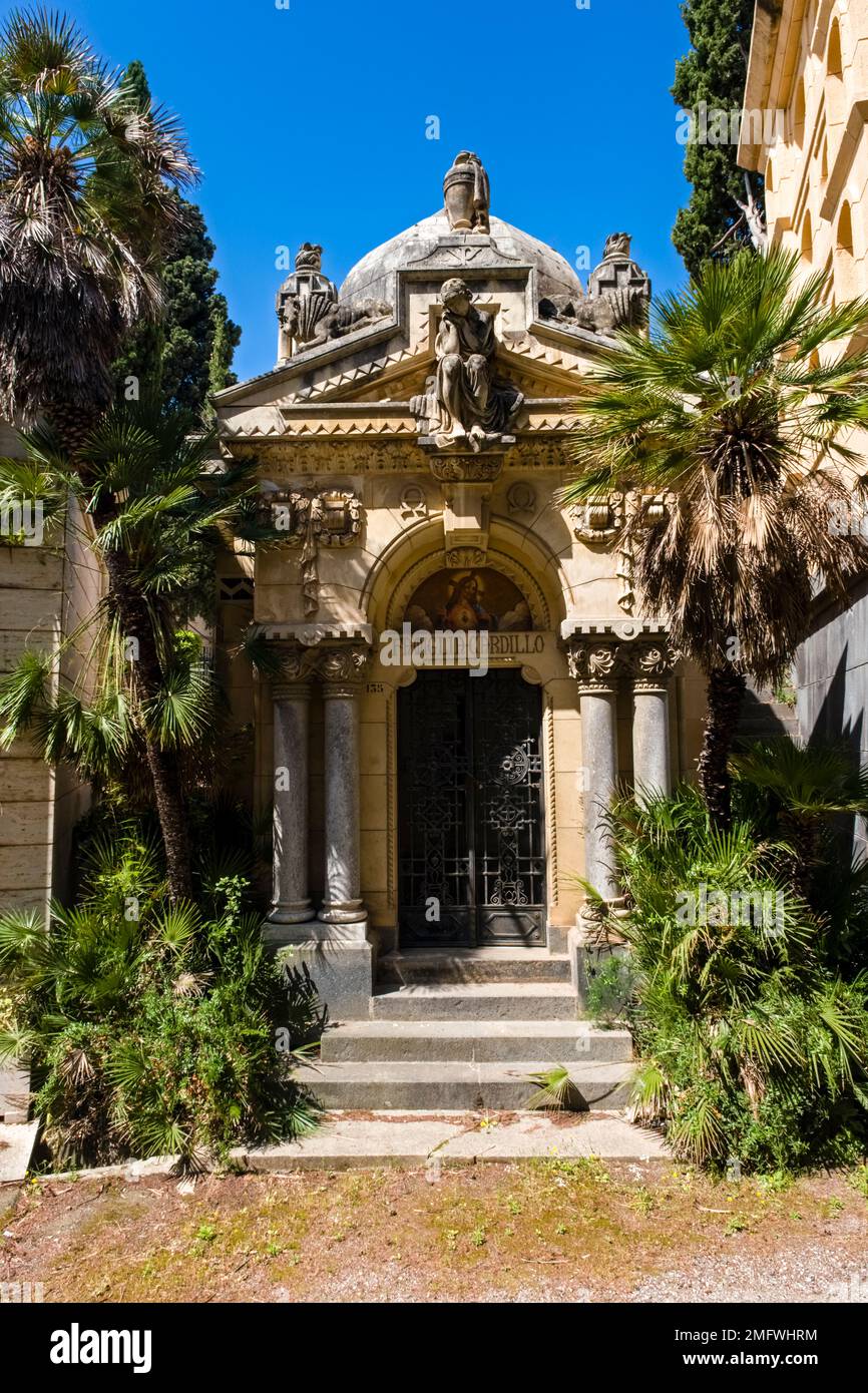 The tomb of Famiglia Cardillo at the cemetery Cimitero Monumentale di  Messina Stock Photo - Alamy, image size:866x1390
