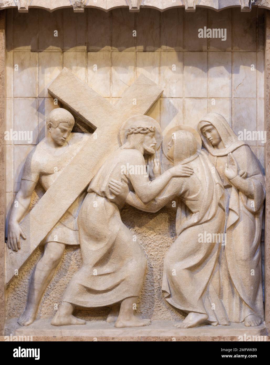 VALENCIA, SPAIN - FEBRUARY 17, 2022: The marble relief Jesus meet his mother Mary in the church Basilica de San Vicente Ferrer from 20. cent. Stock Photo