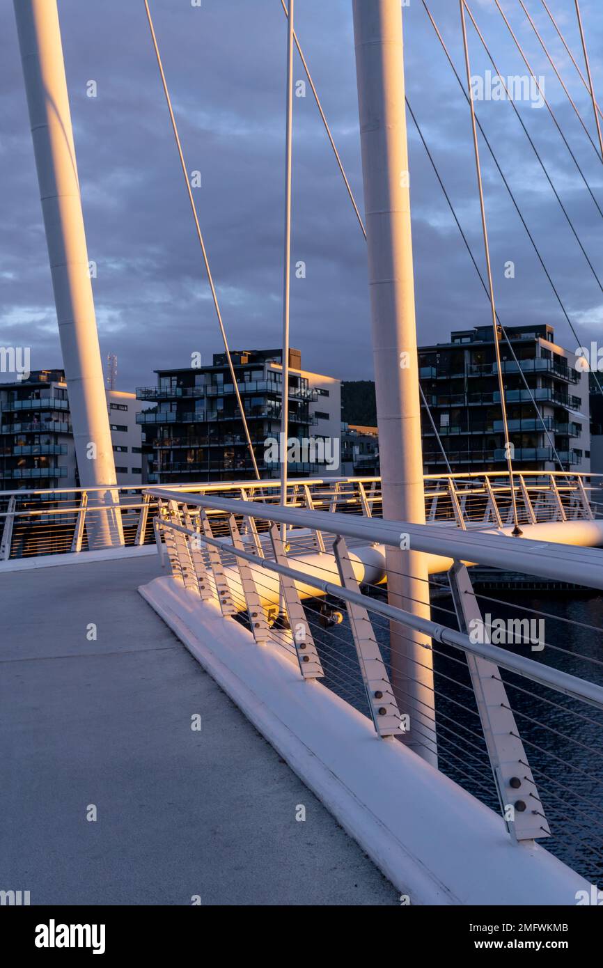 Illuminated pedestrian bridge hi-res stock photography and images - Alamy