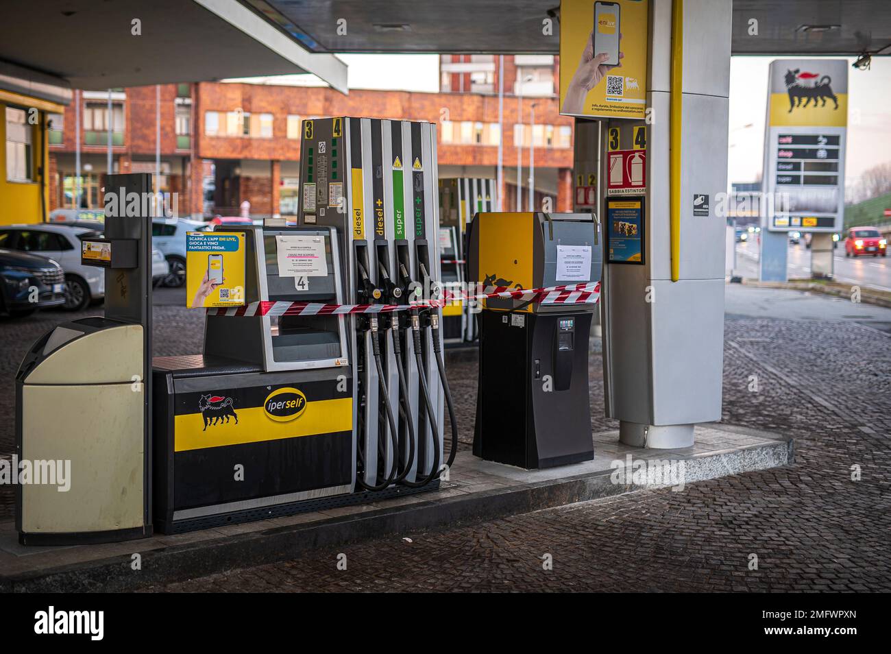 Fuel station italy hi-res stock photography and images - Page 2 - Alamy