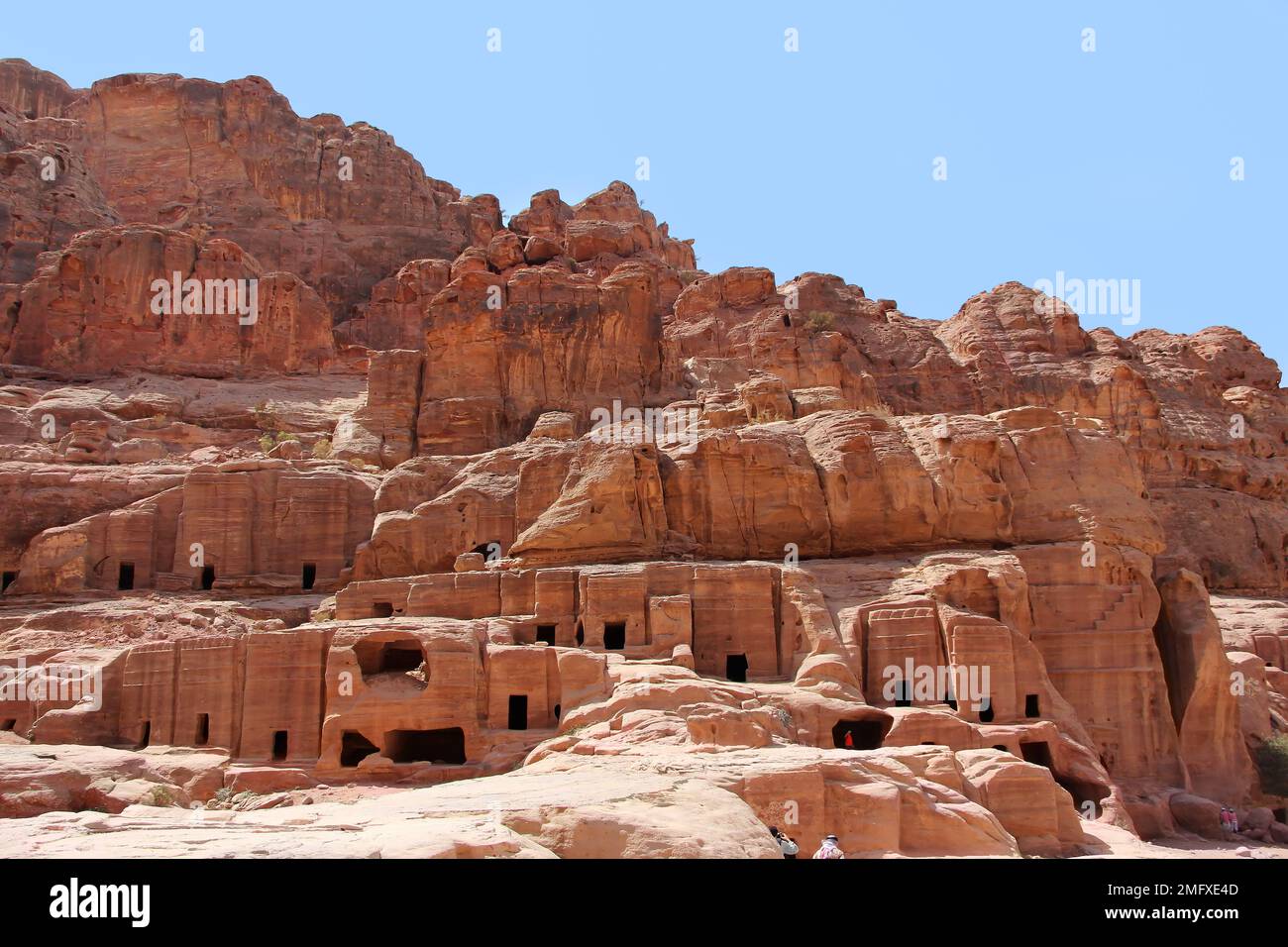 Cave dwellings in the ancient city of Petra, Jordan Stock Photo