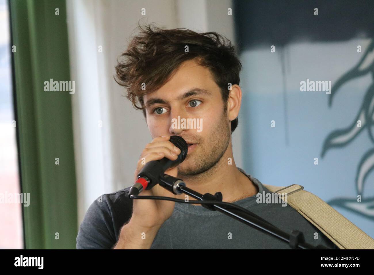 Yoke Lore - Adrian Galvin films a session in Brooklyn Stock Photo