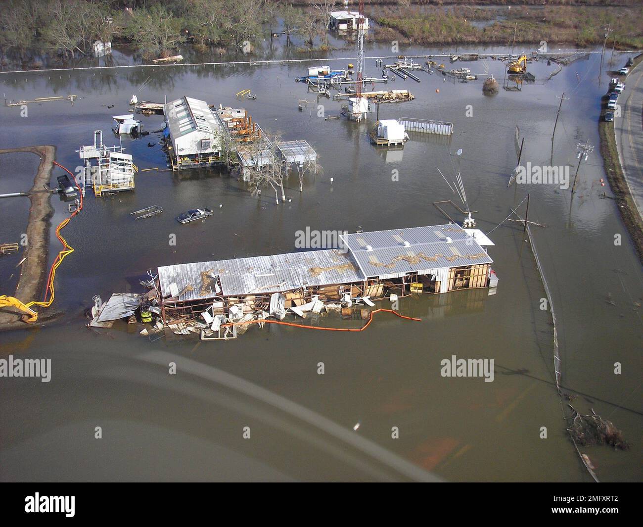 Pollution - ESU St. Louis Response - Shell Narin - 26-HK-248-4. AERIAL ...