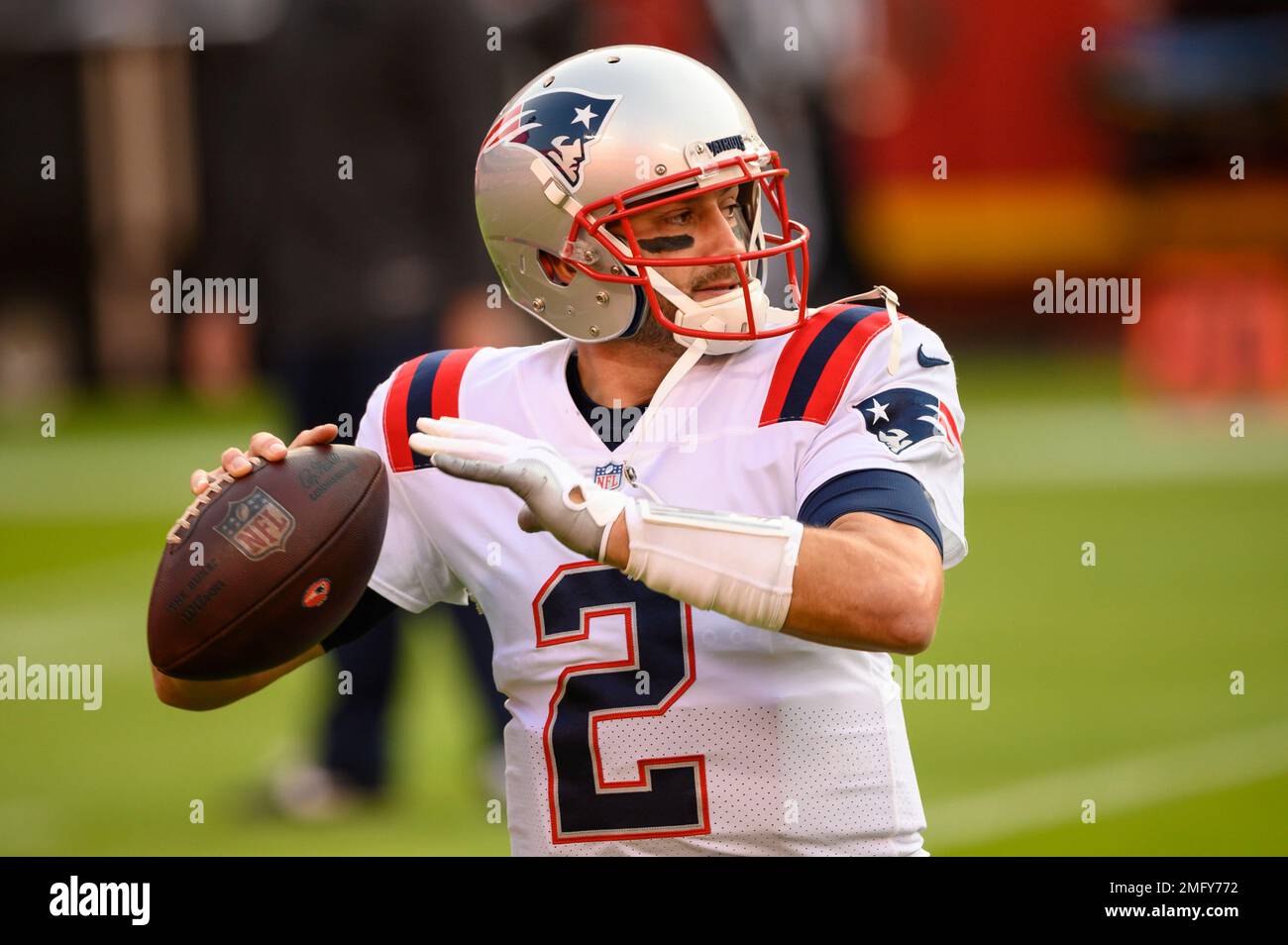 New England Patriots quarterback Brian Hoyer (5) throws the ball on the  field before an NFL