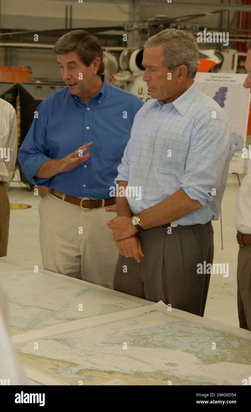 President George W. Bush Visit - 26-HK-6-160. Briefing in ATC hangar ...