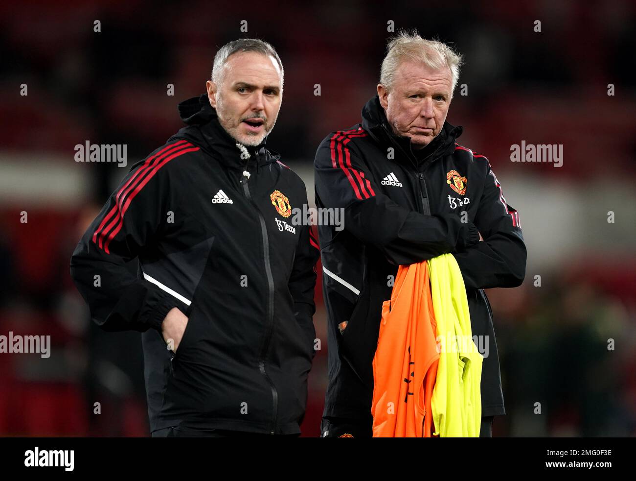 Manchester United assistant coach Steve McClaren (right) ahead of the ...