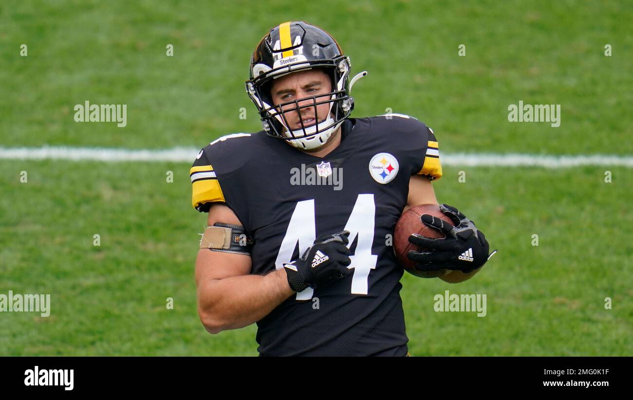 Pittsburgh Steelers fullback Derek Watt (44) communicates to a teammate  during warmups before an NFL football game, Sunday, Oct. 10, 2021 in  Pittsburgh. (AP Photo/Matt Durisko Stock Photo - Alamy