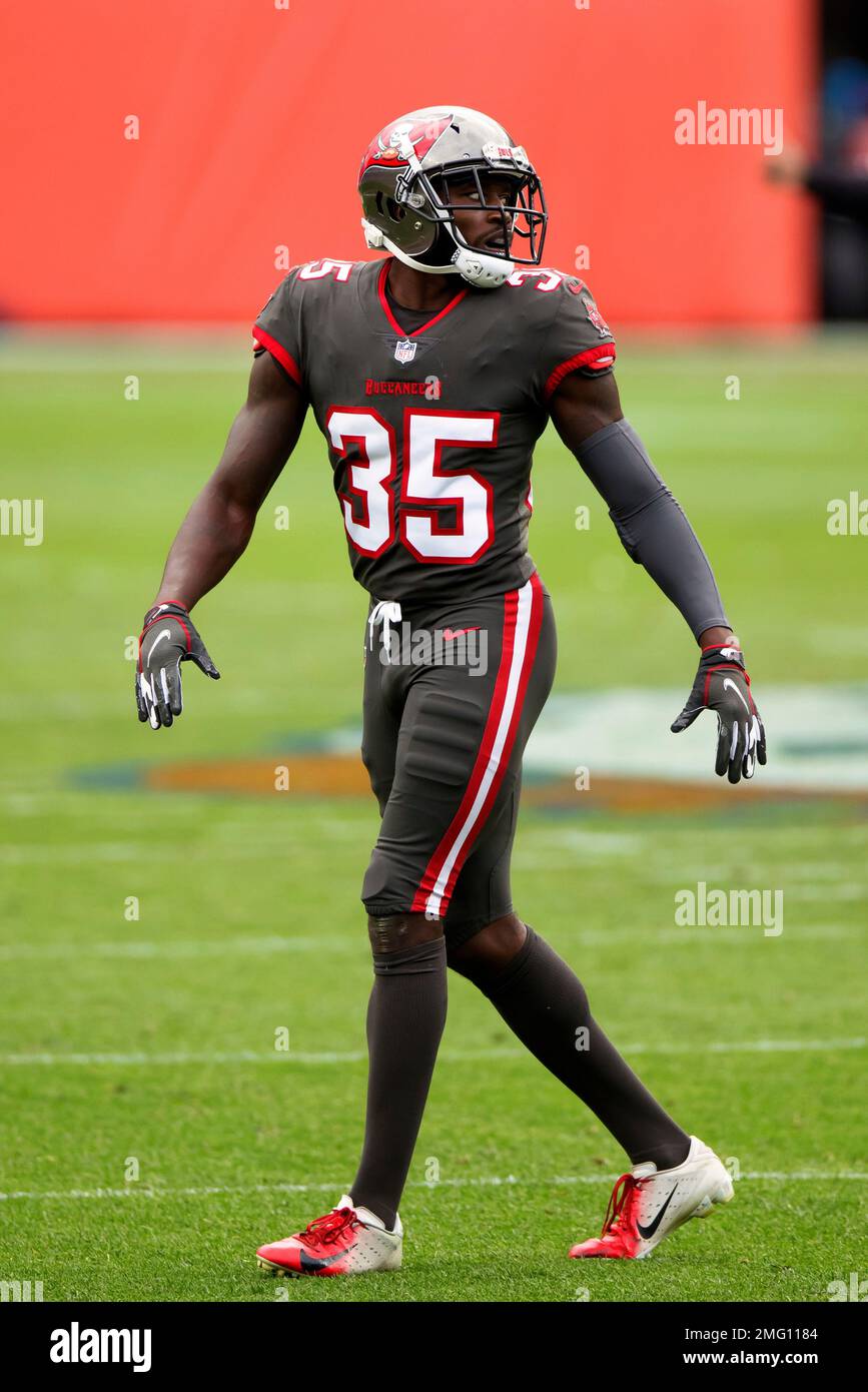 Tampa Bay Buccaneers cornerback Jamel Dean (35) lines up during a NFL  football game against the Kansas City Chiefs., Sunday, Oct. 2, 2022 in Tampa,  Fla. (AP Photo/Alex Menendez Stock Photo - Alamy