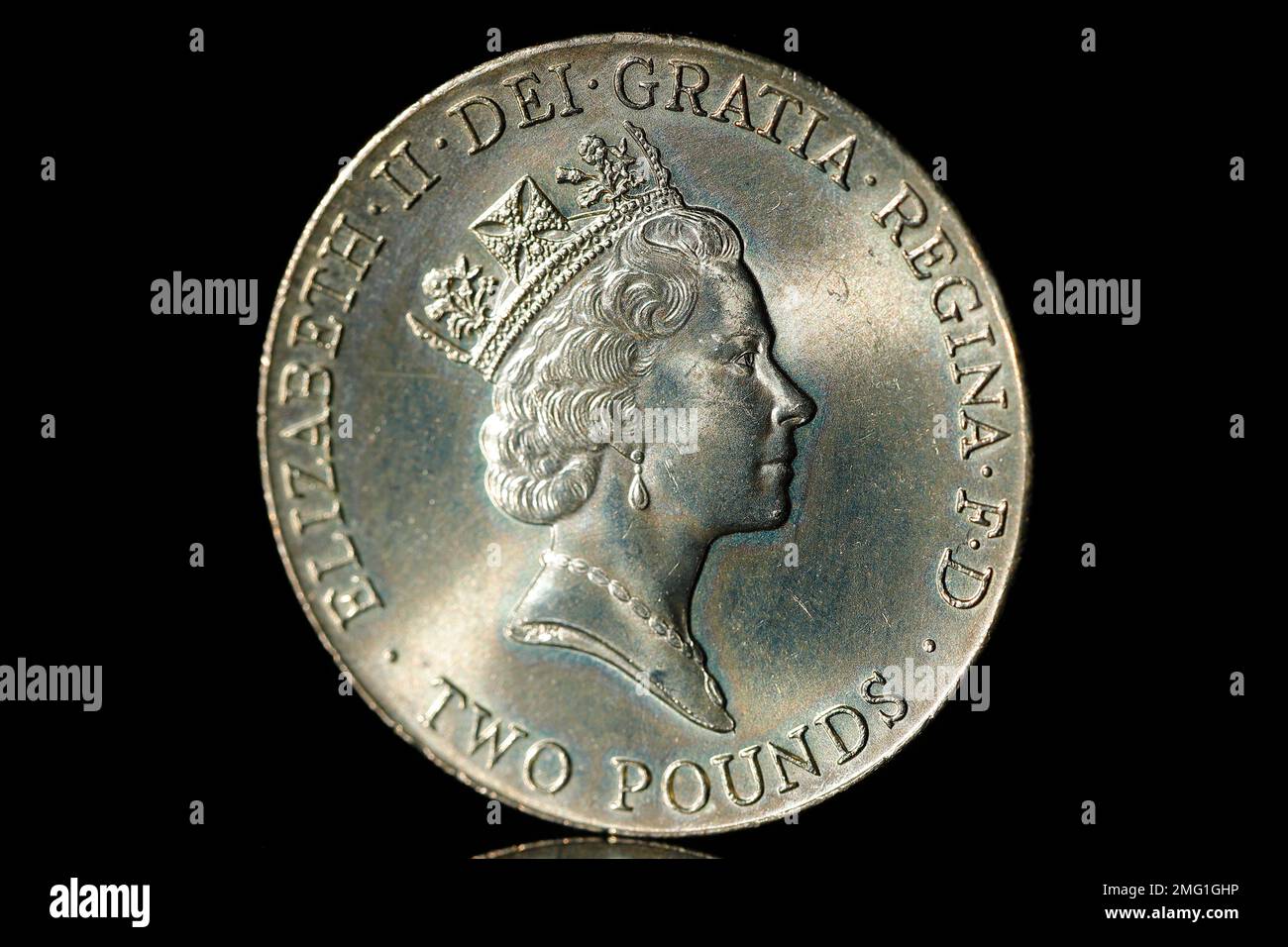 The 3rd definitive coin portrait of Queen Elizabeth II by sculptor Raphael Maklouf, seen here on a pre 1997 £2 coin Stock Photo