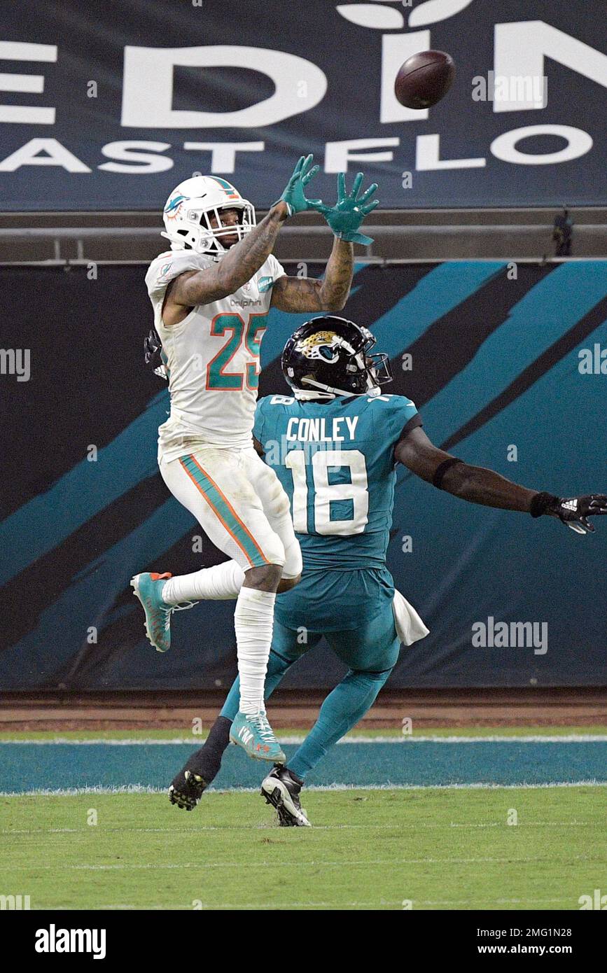 Dolphins CB Xavien Howard leaves game vs. Bengals