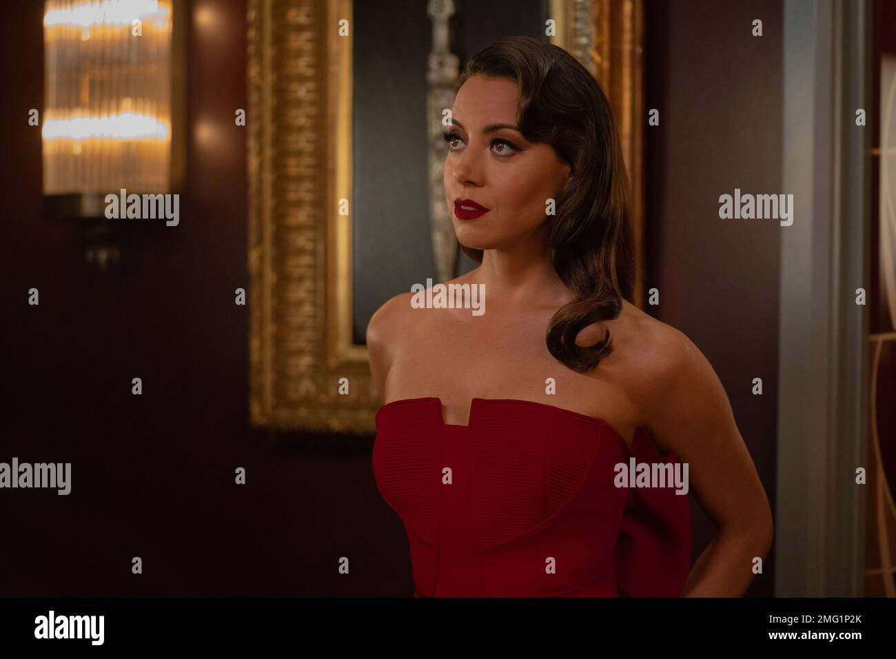 aubrey plaza red dress operation fortune USA. Aubrey Plaza in a scene from (C)STX Entertainment new film: Operation  Fortune: Ruse de guerre (2022). Plot: MI6 agent Orson Fortune and his team  of operatives recruit one of Hollywood's biggest
